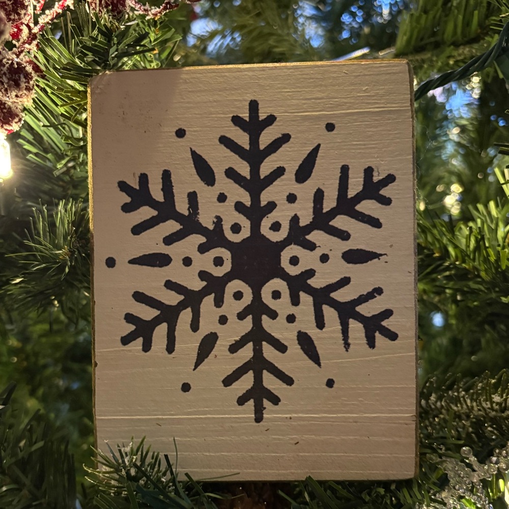 Rustic Marlin Snowflake Wooden Shelf Sitter - Navy and Cream